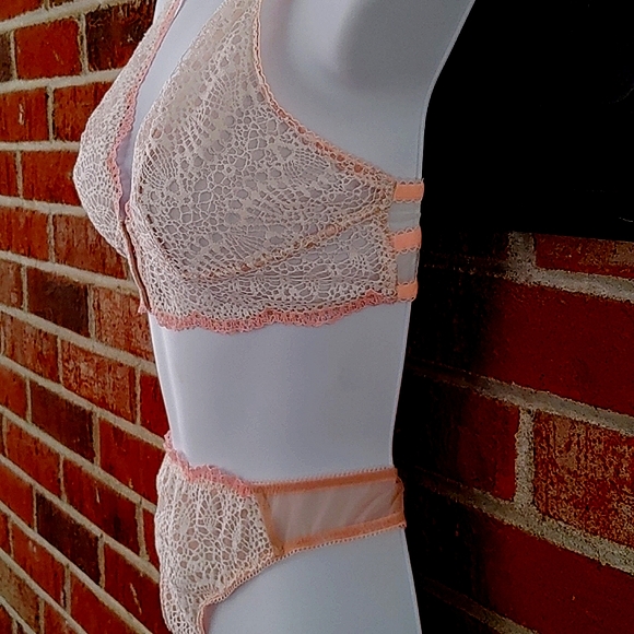Victoria's Secret Lace Bralette & Panty Set Size S - Picture 3 of 11